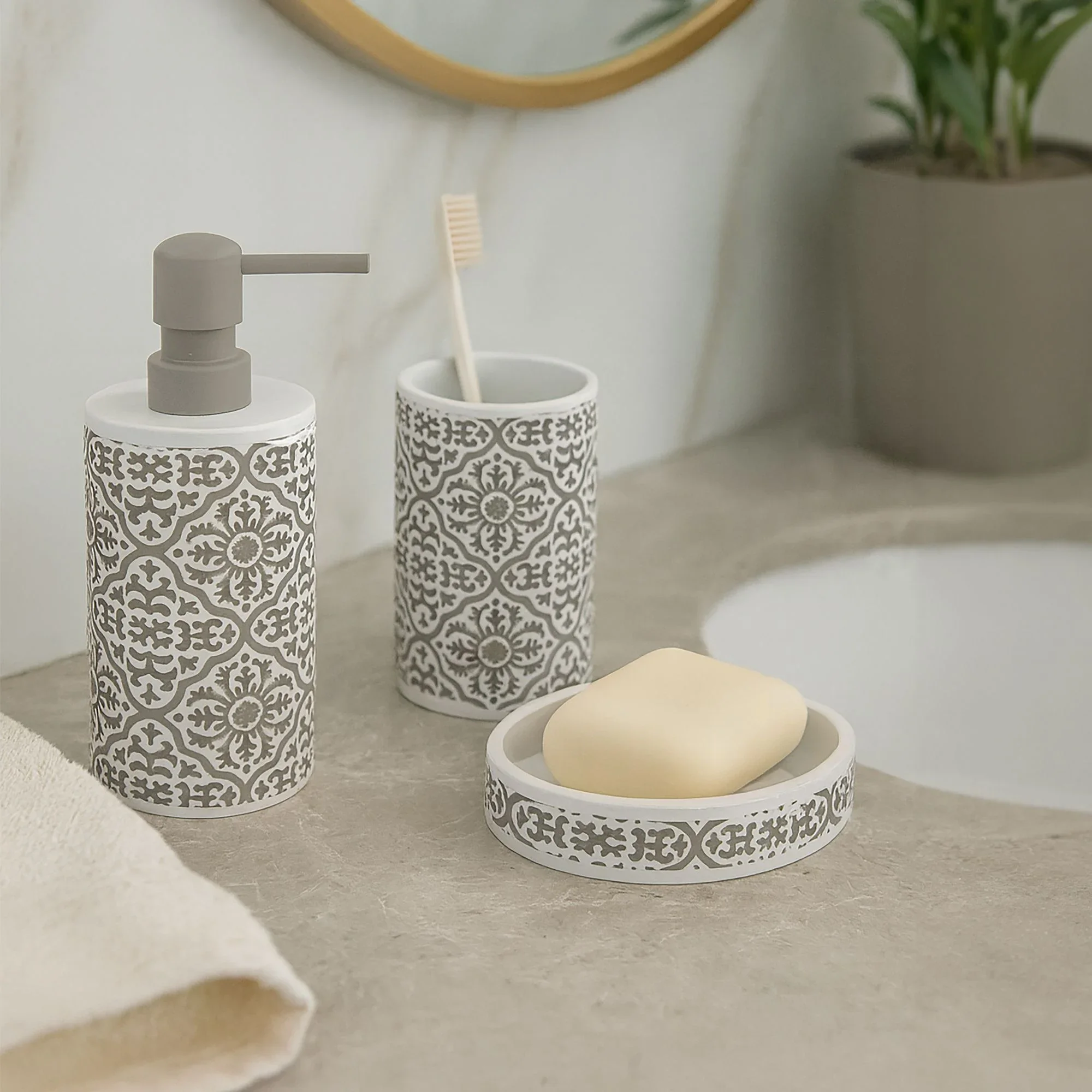 Roma soap dispenser set